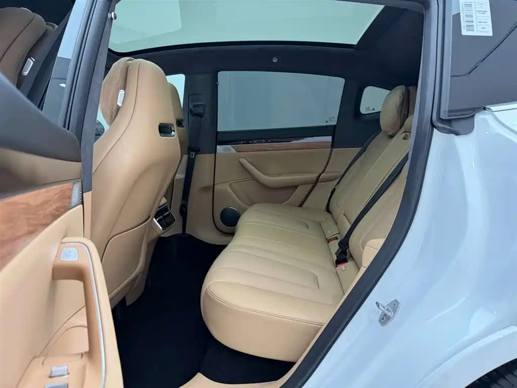 Zhijie R7 2025 extended range 251km Max купить на сайте DeffCars