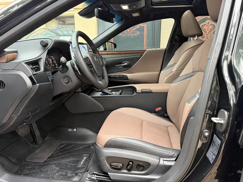 Lexus ES 2024 200 Premium Edition купить на сайте DeffCars