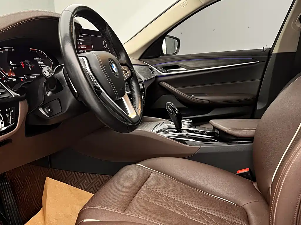 BMW 5 Series 2022 530Li Leading M Sports Package купить на сайте DeffCars