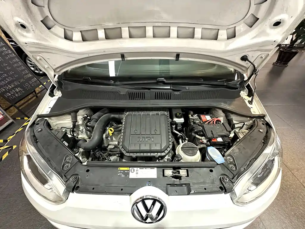 Volkswagen up! 2015 1.0L move up! купить на сайте DeffCars