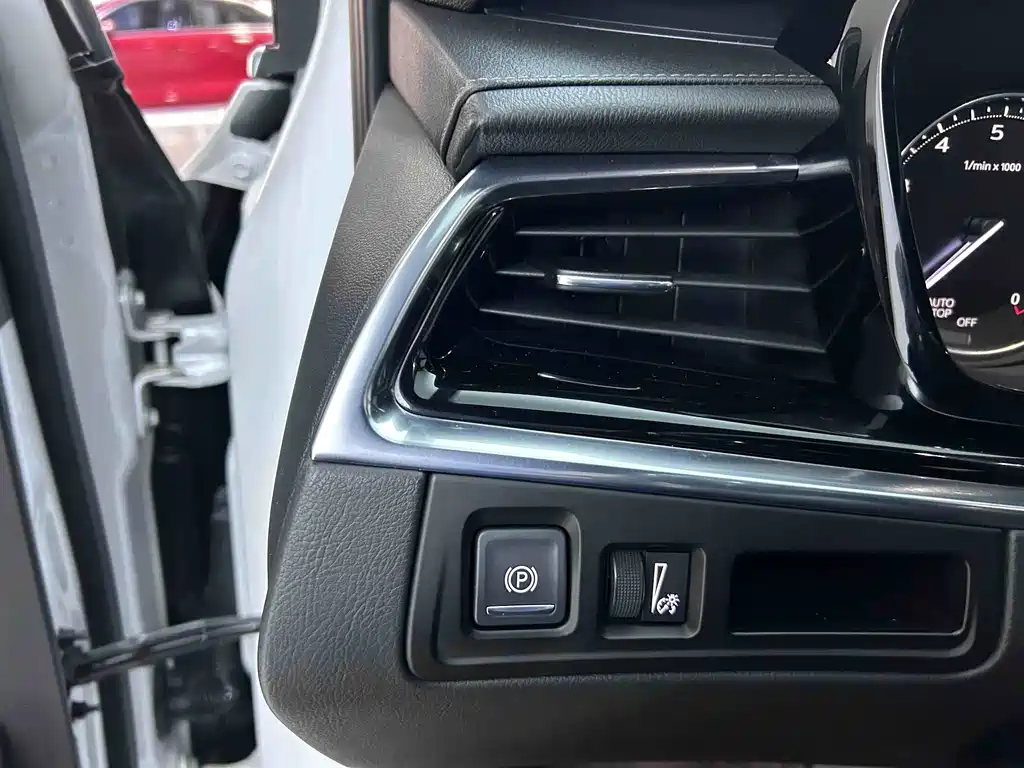 Cadillac XT6 2022 2.0T six-seat two-wheel drive luxury model купить на сайте DeffCars