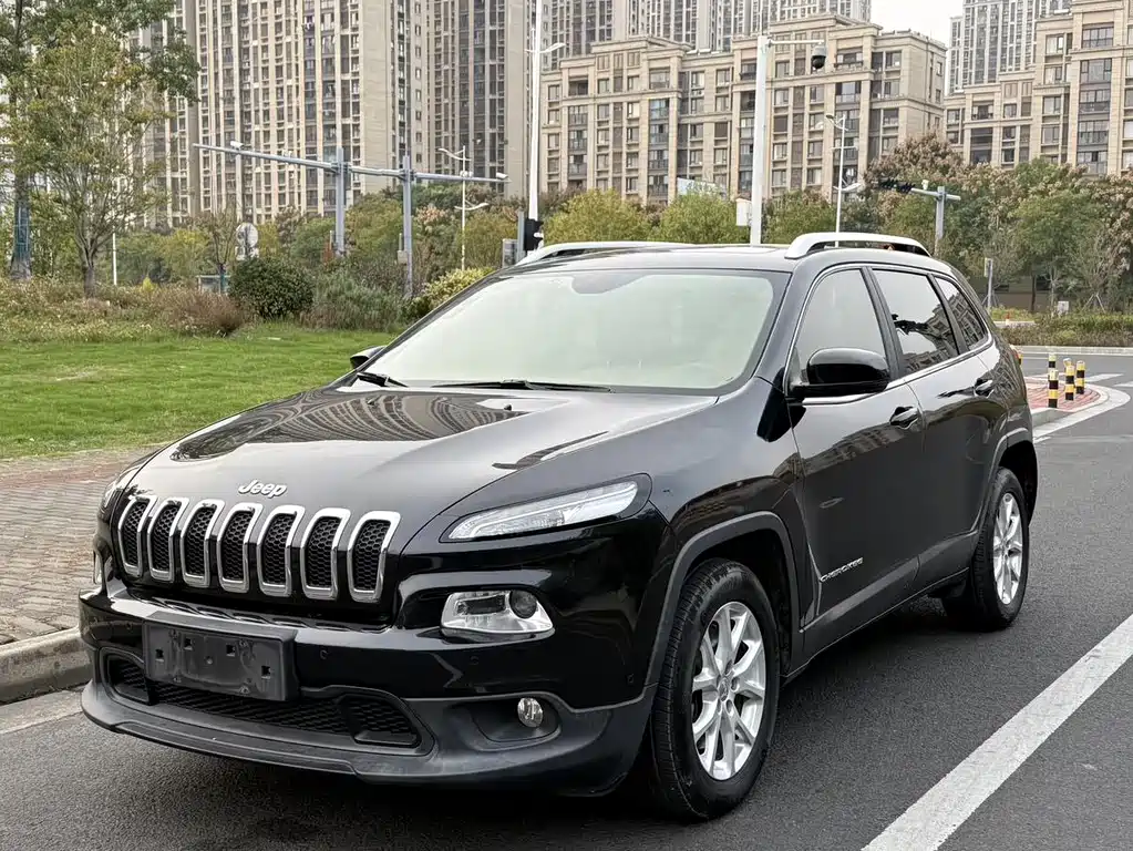 Liberty Light 2016 2.4L Leading Edition купить на сайте DeffCars
