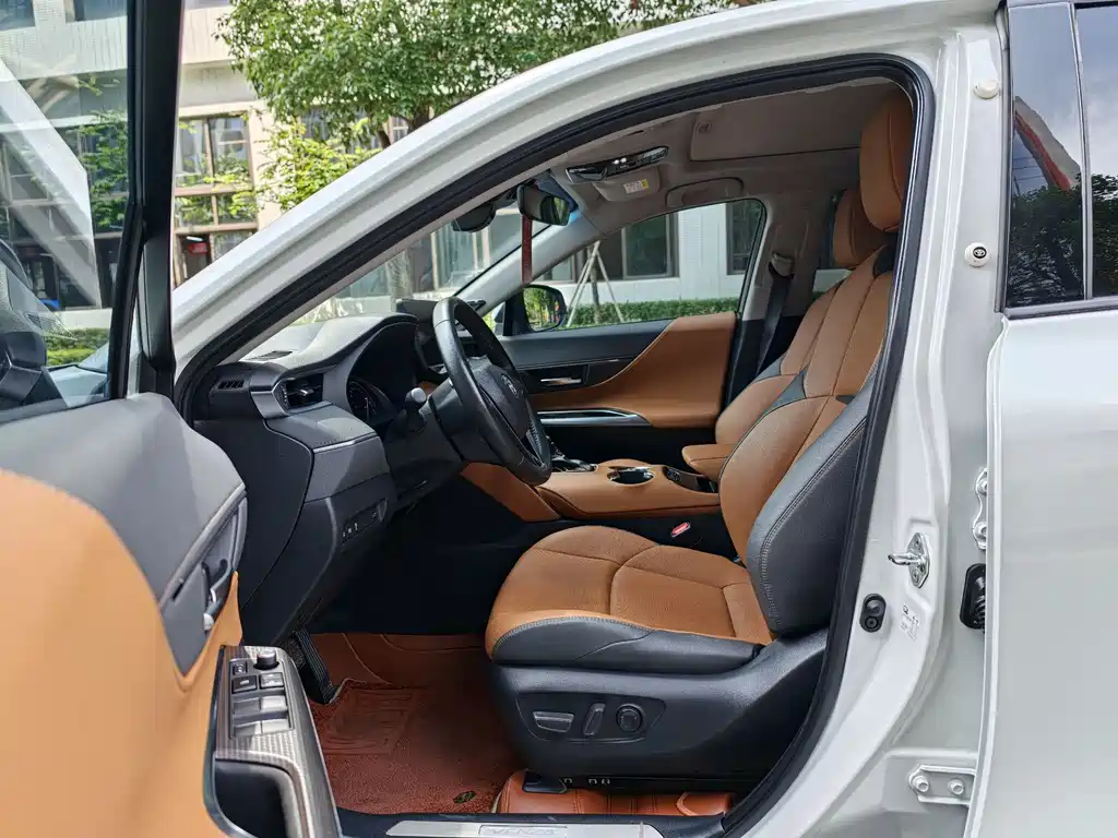 Vesa 2022 2.0L CVT two-wheel drive premium version купить на сайте DeffCars