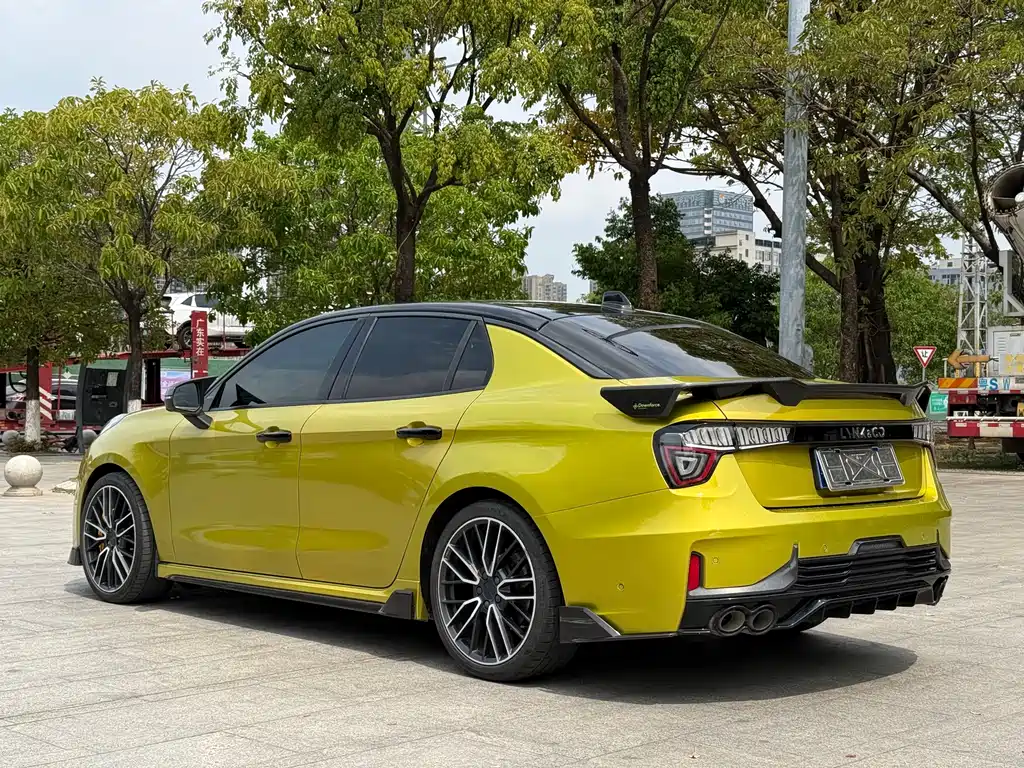 Lynk & Co 03 2021 03+ 2.0TD automatic performance package version купить на сайте DeffCars