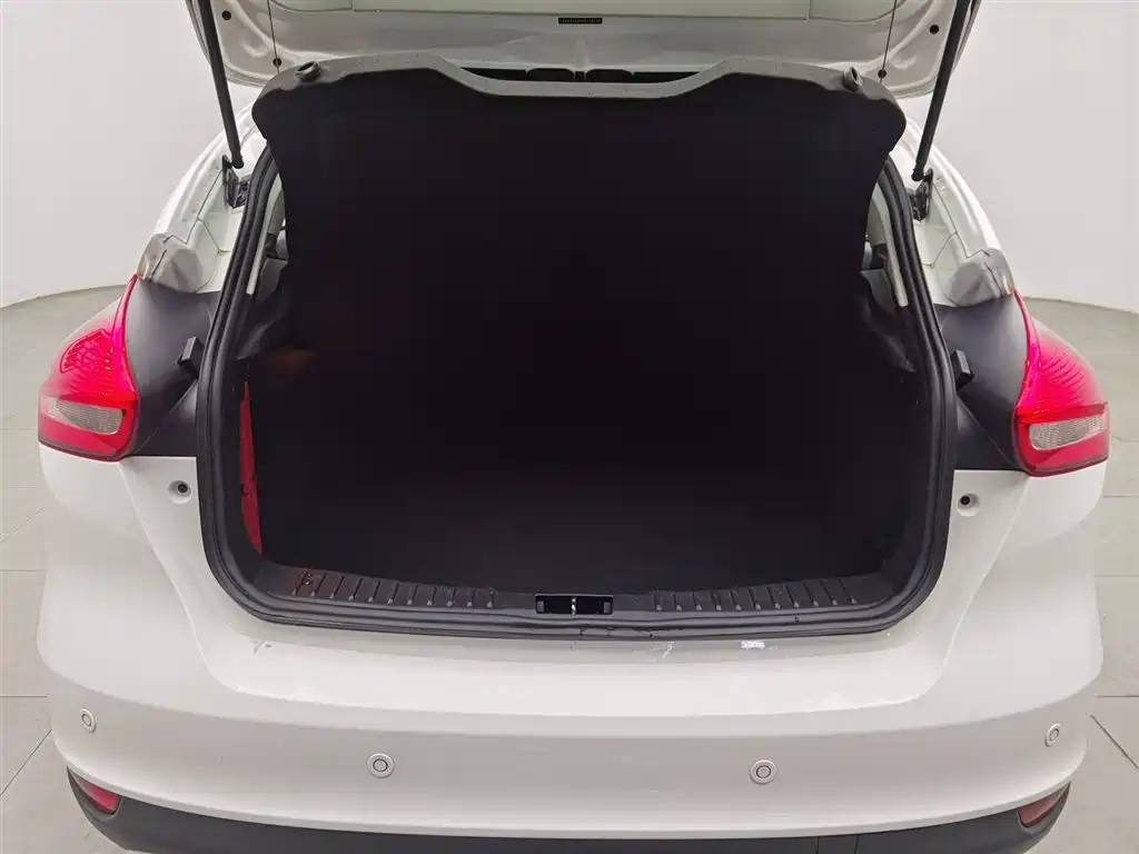 Focus 2020 hatchback classic 1.5L automatic fashion model купить на сайте DeffCars