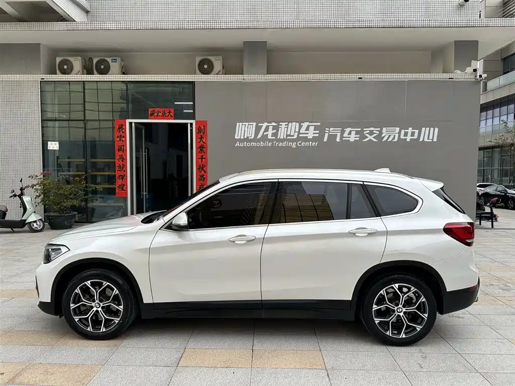 BMW X1 2020 sDrive25Li Leading Model купить на сайте DeffCars