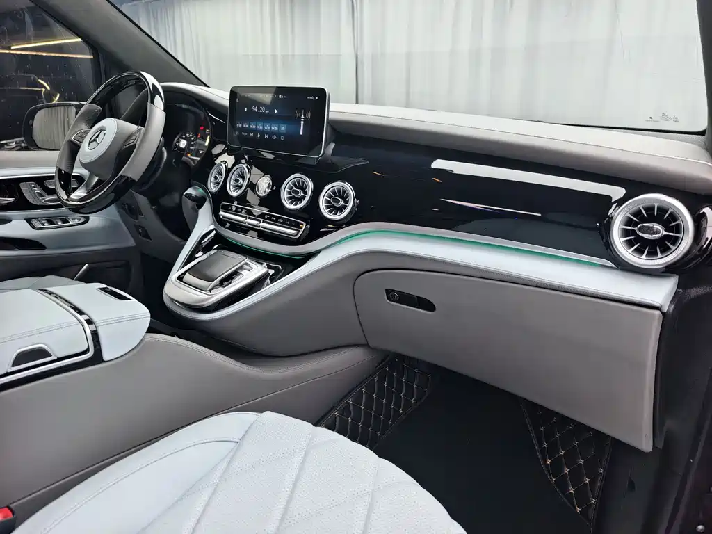Vito 2023 2.0T Business Edition 7 seats купить на сайте DeffCars
