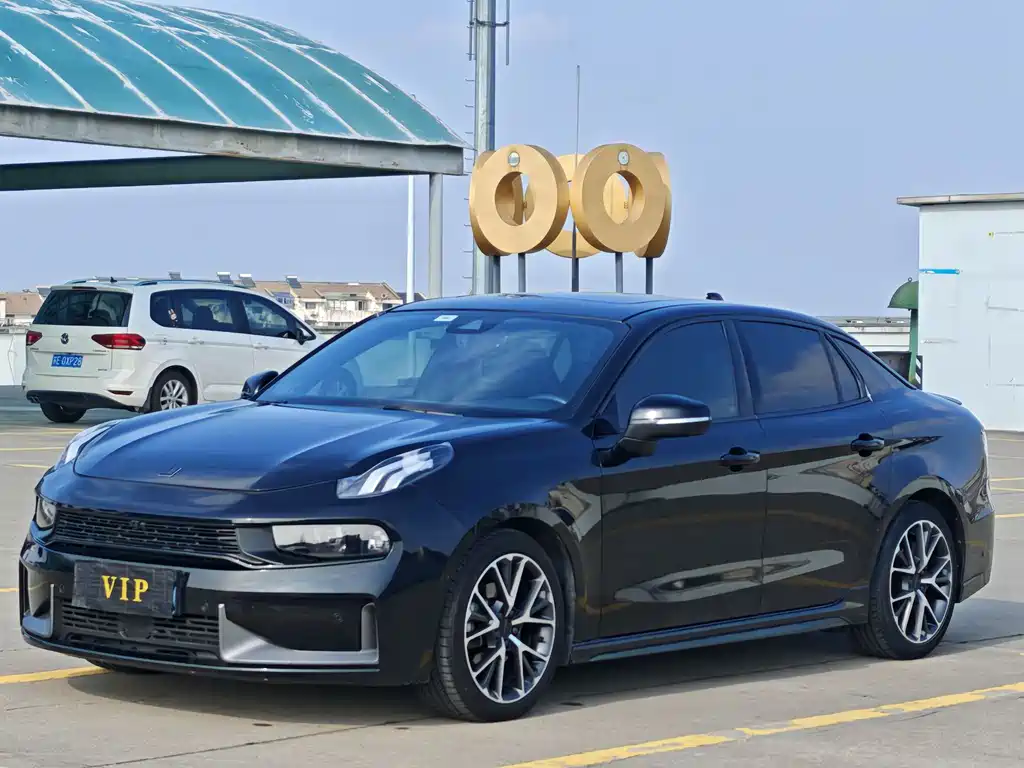 Lynk & Co 03 2022 1.5TD DCT Pro купить на сайте DeffCars