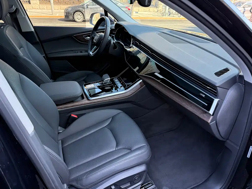 Audi Q7 2021 55 TFSI quattro S line sports version купить на сайте DeffCars