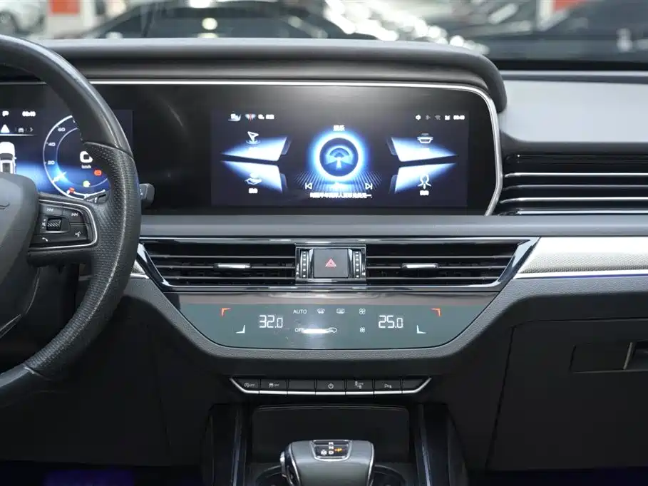 Hongqi HS5 2022 facelift 2.0T Zhilian Qixiang four-wheel drive version купить на сайте DeffCars