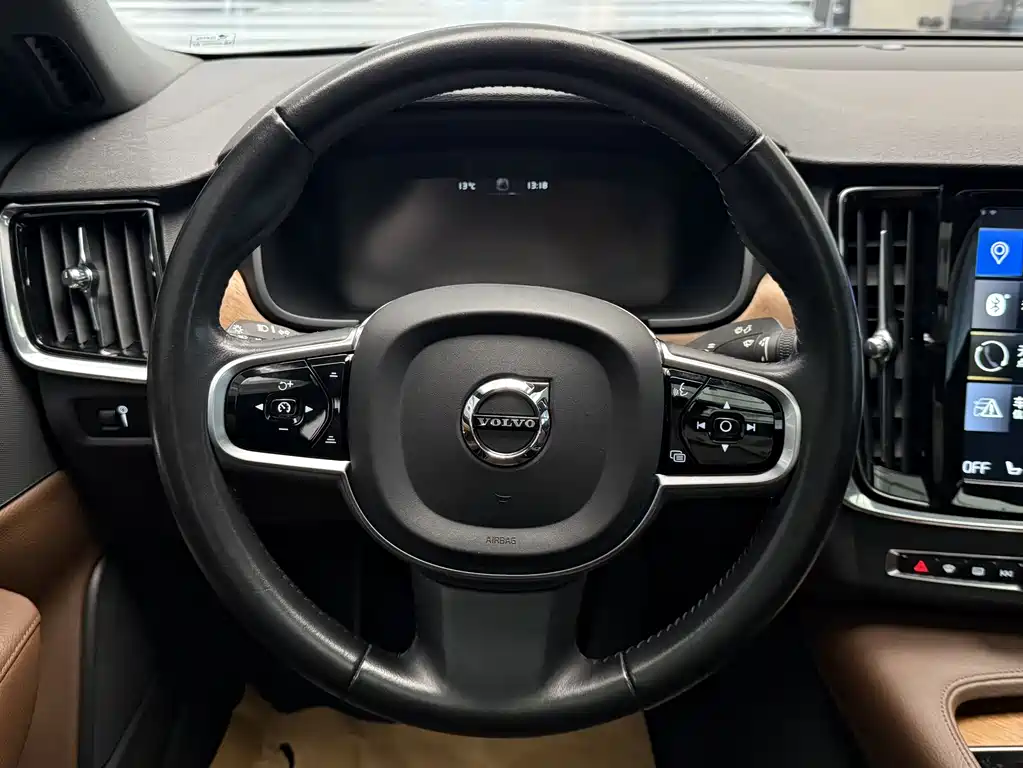 Volvo S90 2021 B5 Zhiyi Luxury Edition купить на сайте DeffCars