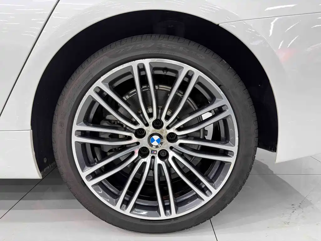 BMW 5 Series 2018 facelift 530Li leading M sports package купить на сайте DeffCars