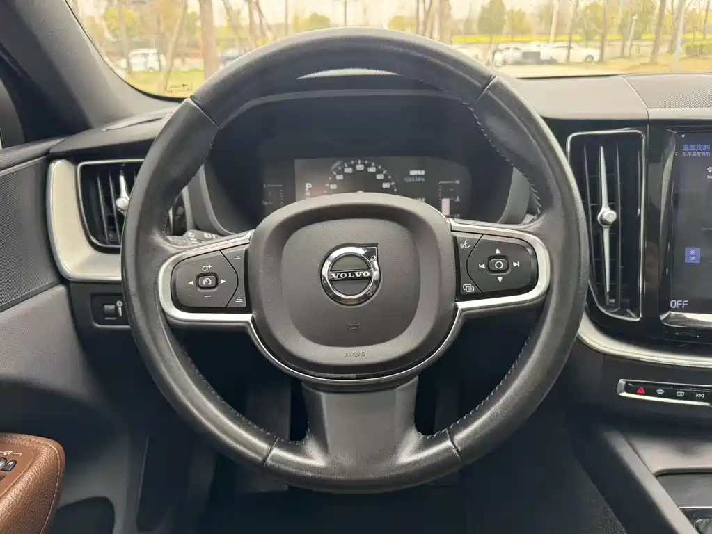 Volvo XC60 2021 T5 four-wheel drive Zhiyi Luxury Edition купить на сайте DeffCars