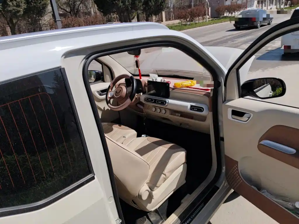 Hongguang MINIEV 2024 third generation 215km advanced version купить на сайте DeffCars