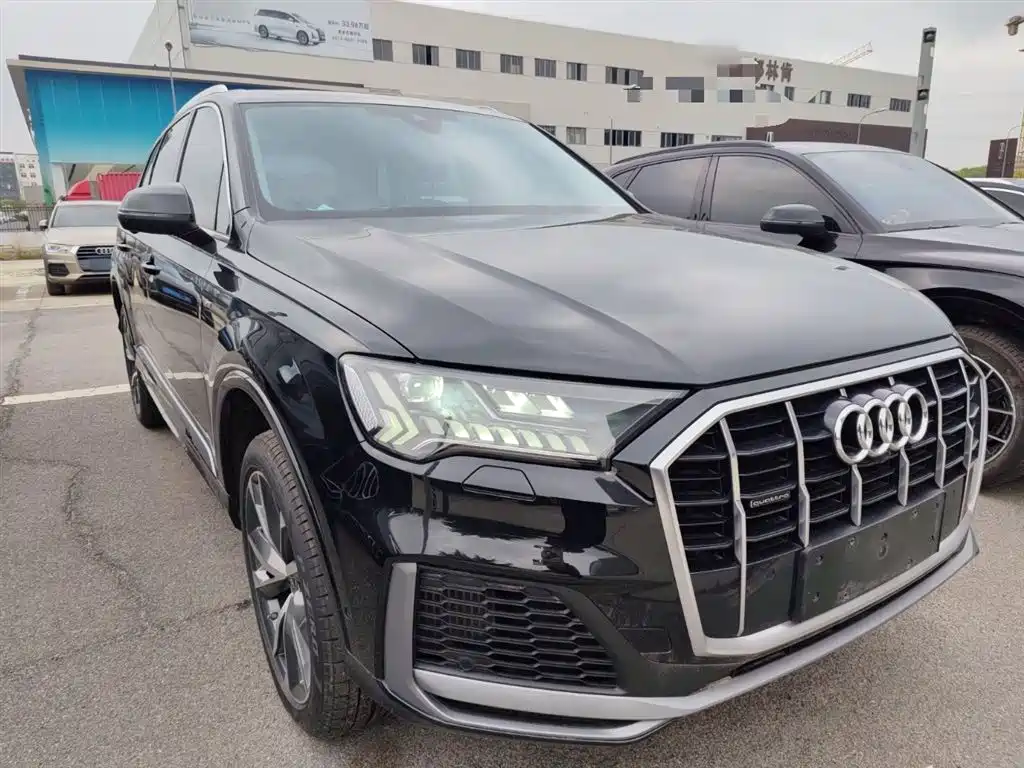 Audi Q7 2023 55 TFSI quattro S line sports version купить на сайте DeffCars
