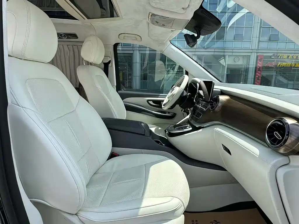 Mercedes-Benz V-Class 2021 V 260 L Long Wheelbase Premium Edition купить на сайте DeffCars