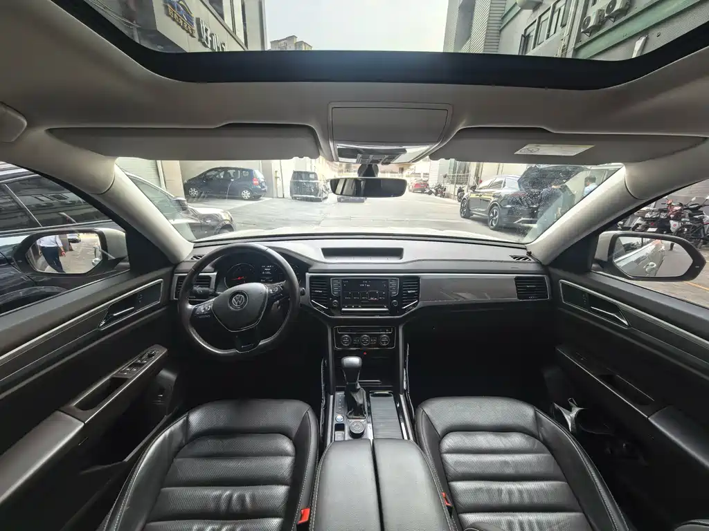 Touron 2017 380TSI four-wheel drive luxury version купить на сайте DeffCars