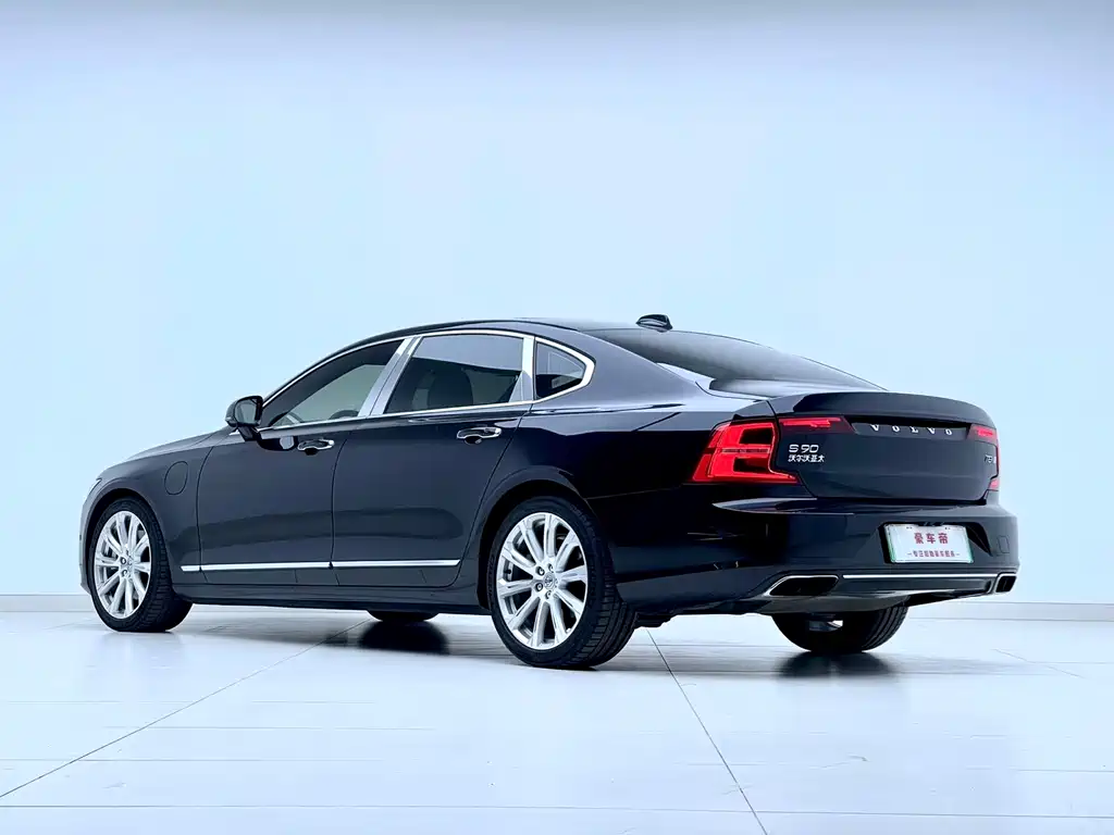 Volvo S90 Plug-in Hybrid 2019 T8 E-Drive Hybrid Honor Edition 3 Seats National VI купить на сайте DeffCars