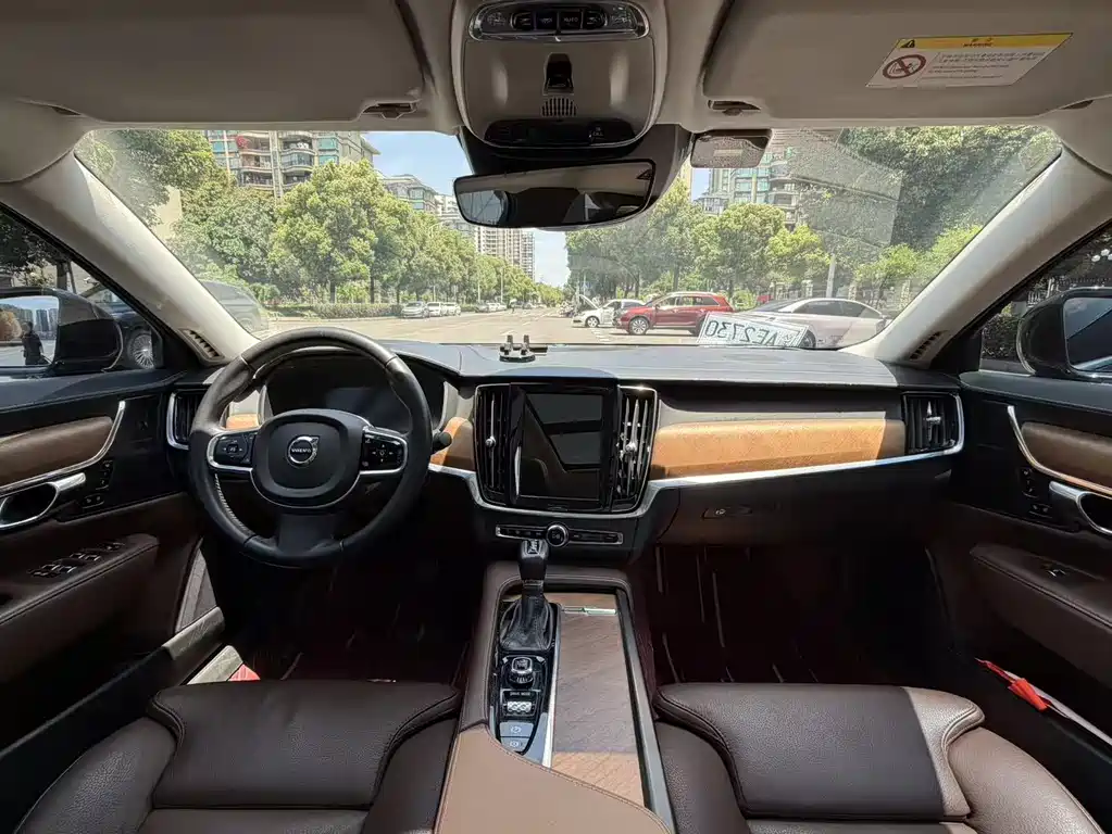 Volvo S90 2020 T5 Zhiyuan Luxury Edition купить на сайте DeffCars