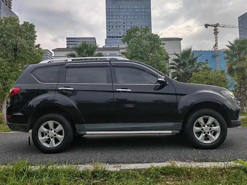 Landwind X8 2017 2.0T gasoline 4X2 luxury model купить на сайте DeffCars