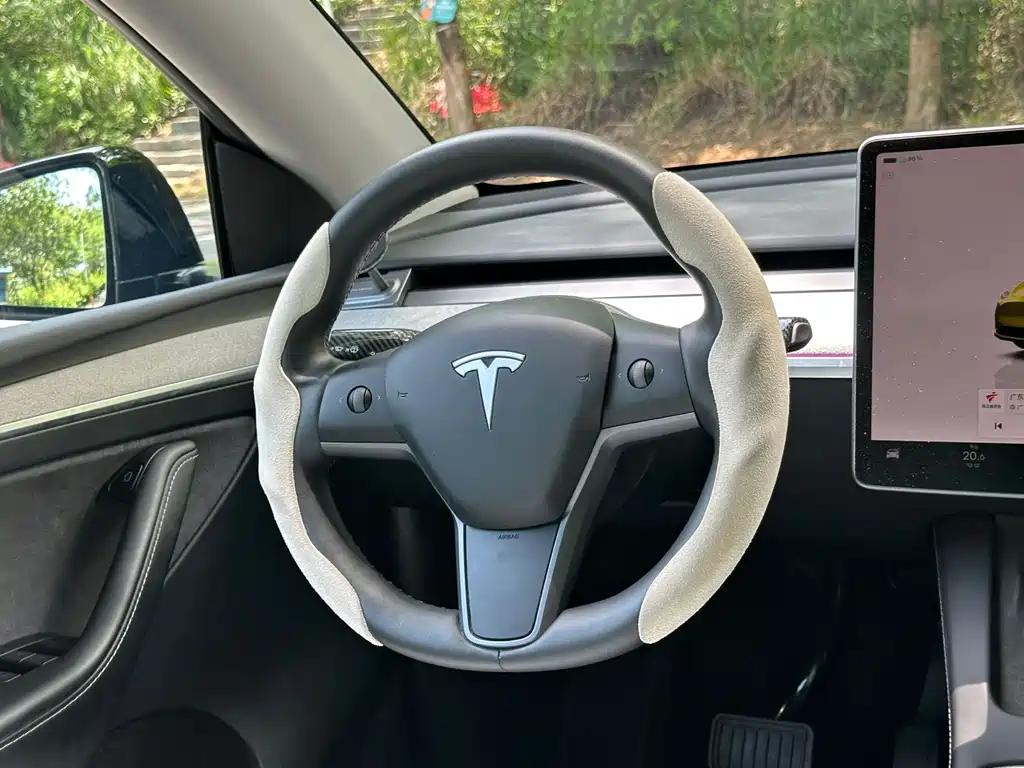 Model Y 2023 rear-wheel drive version купить на сайте DeffCars