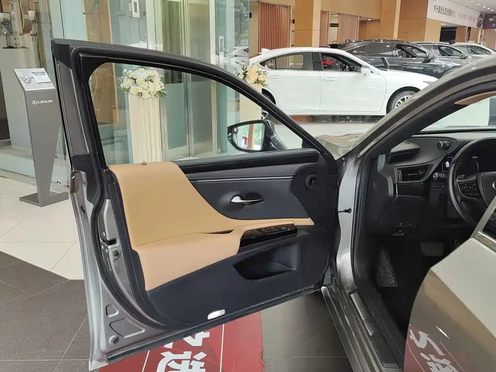 Lexus ES 2022 200 Excellence Edition купить на сайте DeffCars