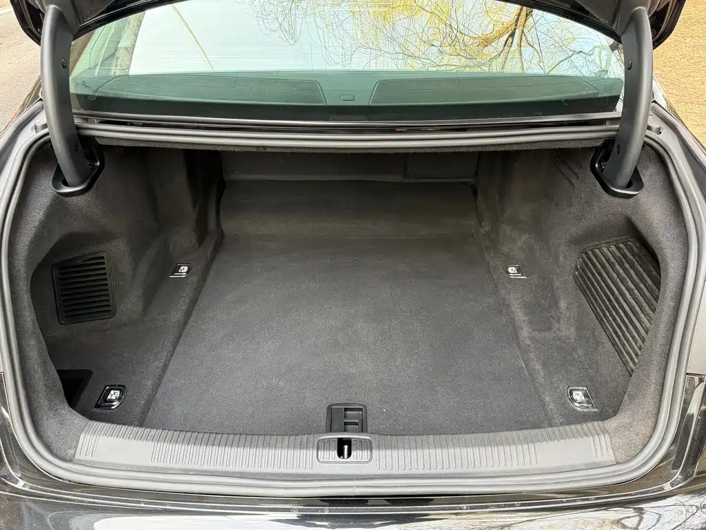 Audi A8 2022 A8L 50 TFSI quattro Comfort Collection Edition купить на сайте DeffCars