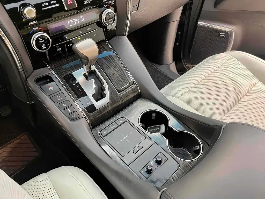 Lexus LM 2020 300h seven-seater elegant version купить на сайте DeffCars