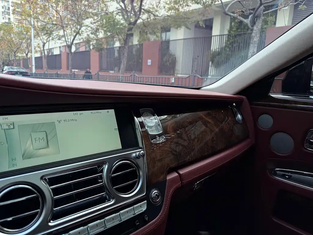 Ghost 2015 Series II Standard Edition купить на сайте DeffCars