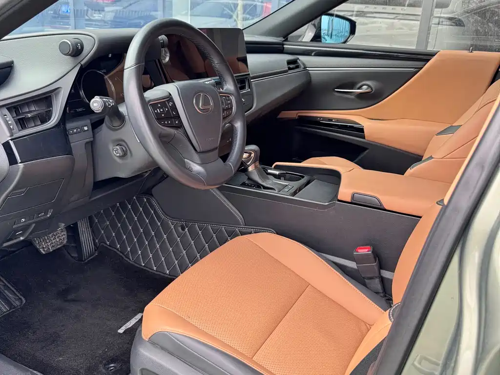 Lexus ES 2023 200 Excellence Edition купить на сайте DeffCars