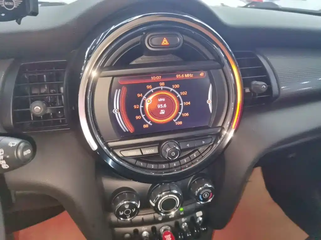 Mini 2016 1.5T cooper five-door edition купить на сайте DeffCars