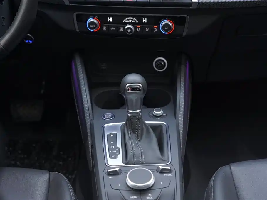 Audi Q2L 2024 35TFSI fashionable and dynamic купить на сайте DeffCars