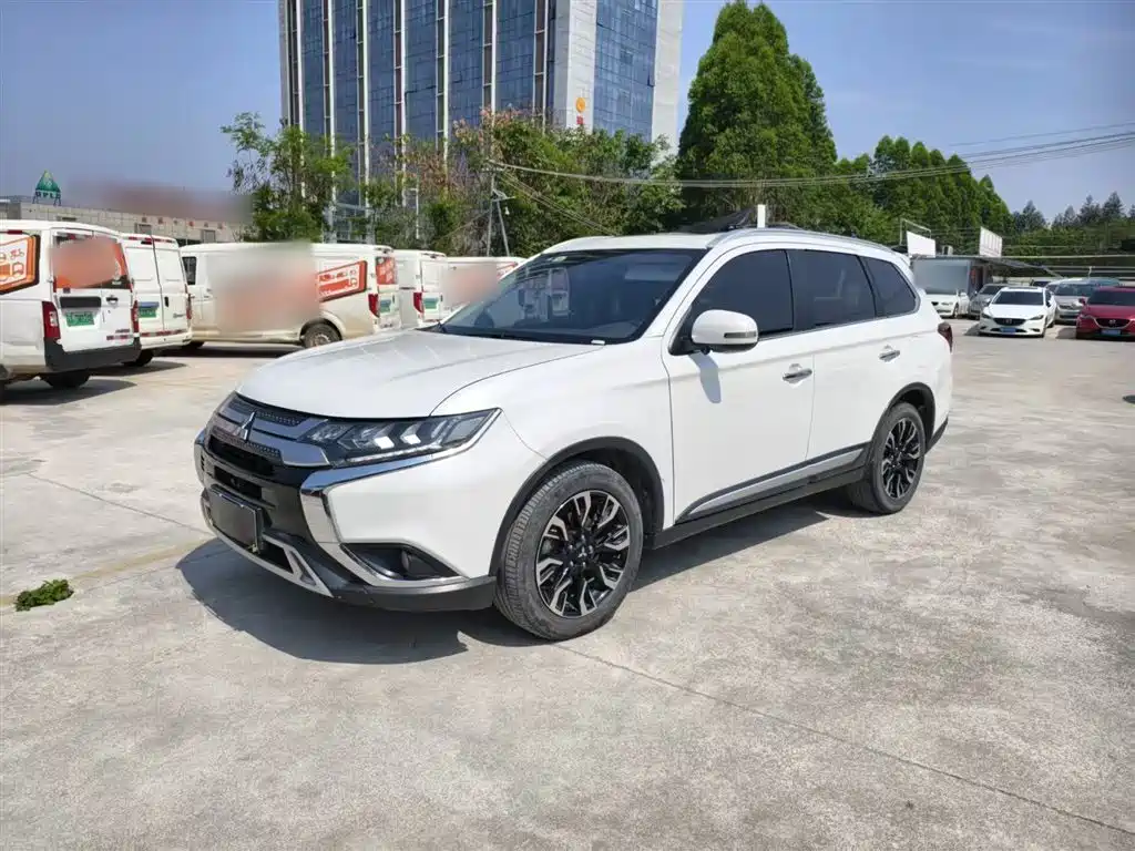 Outlander 2020 2.4L four-wheel drive exclusive version, 5 seats купить на сайте DeffCars