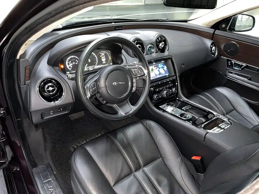 Jaguar XJ 2016 XJL 2.0T two-wheel drive elegant business version купить на сайте DeffCars