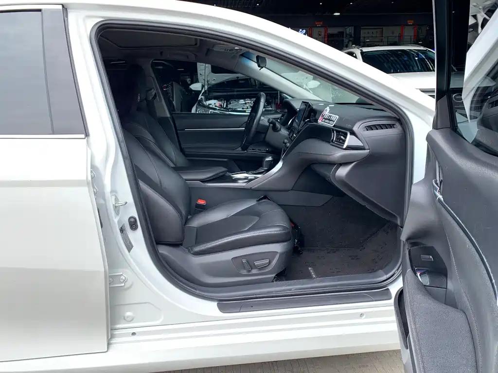 Camry 2022 2.0GVP Leading Edition купить на сайте DeffCars