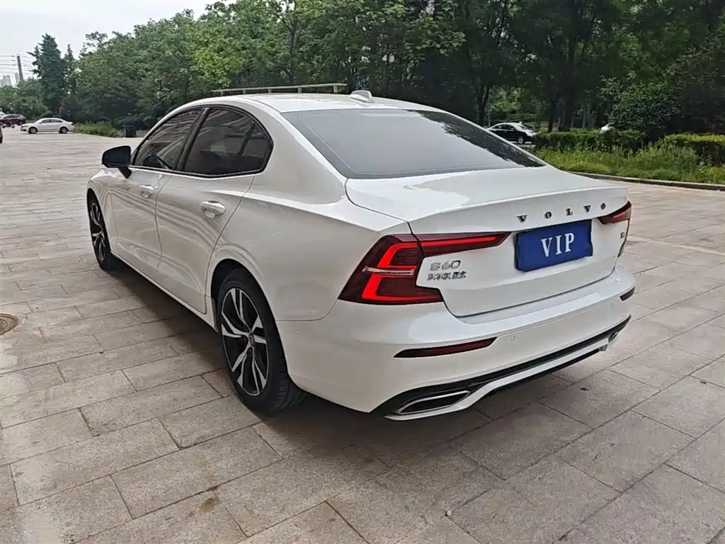 Volvo S60 2021 T4 Zhiyuan Sport Edition купить на сайте DeffCars