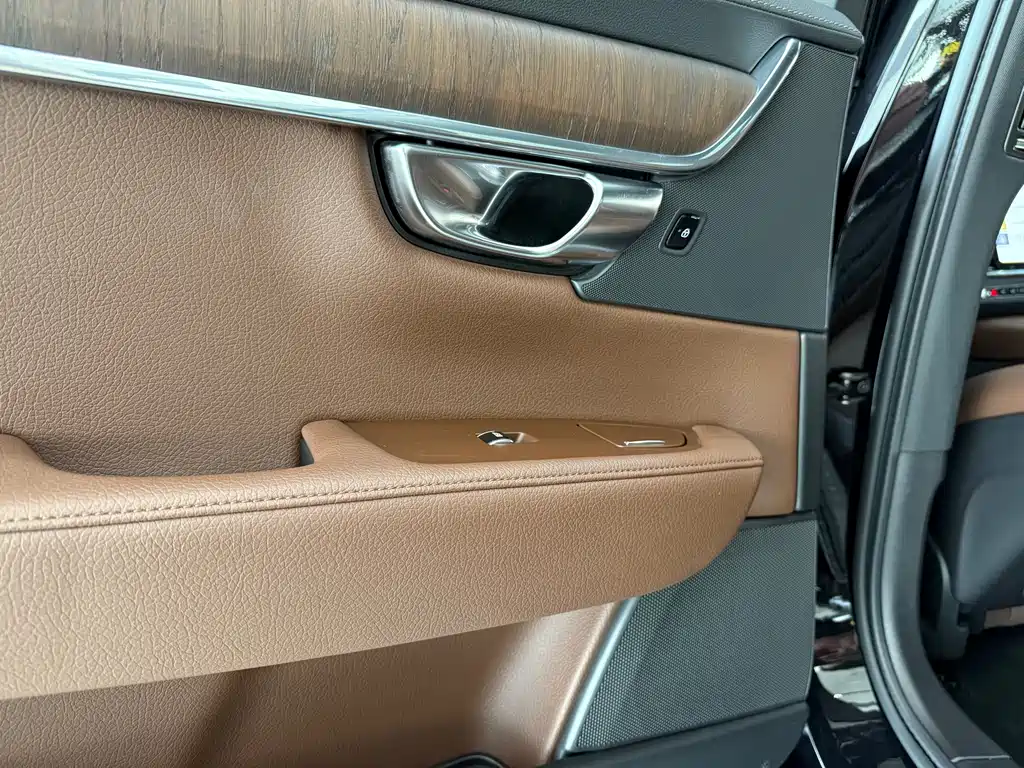 Volvo S90 2021 B5 Zhiyuan Luxury Edition купить на сайте DeffCars