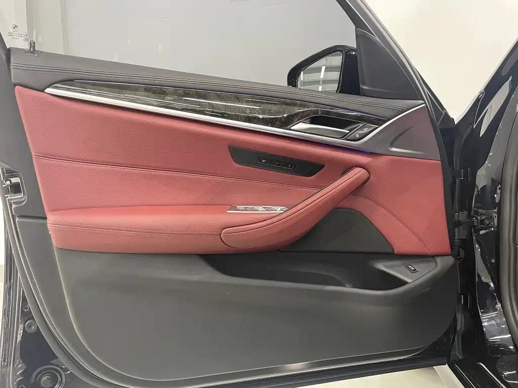 BMW 5 Series 2018 facelift 530Li leading M sports package купить на сайте DeffCars