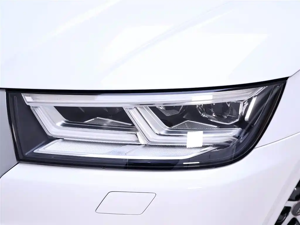 Audi Q5L 2020 40 TFSI enjoys fashionable style купить на сайте DeffCars