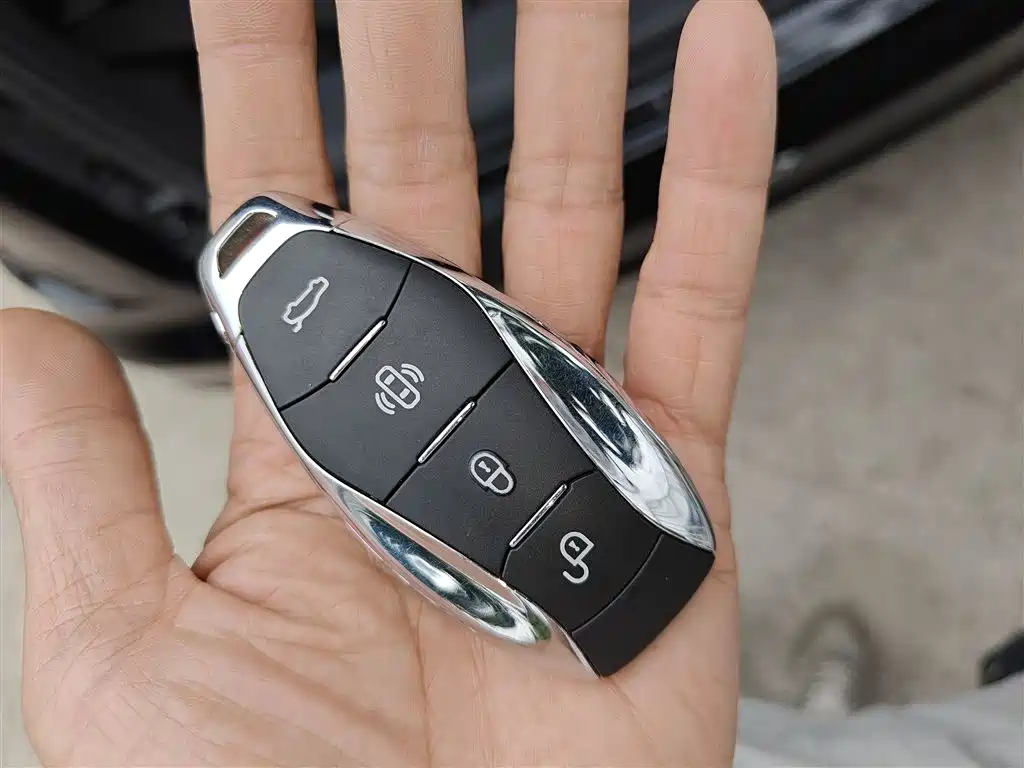 Hongqi H5 2024 2.0T Automatic Zhilianqichang Edition купить на сайте DeffCars