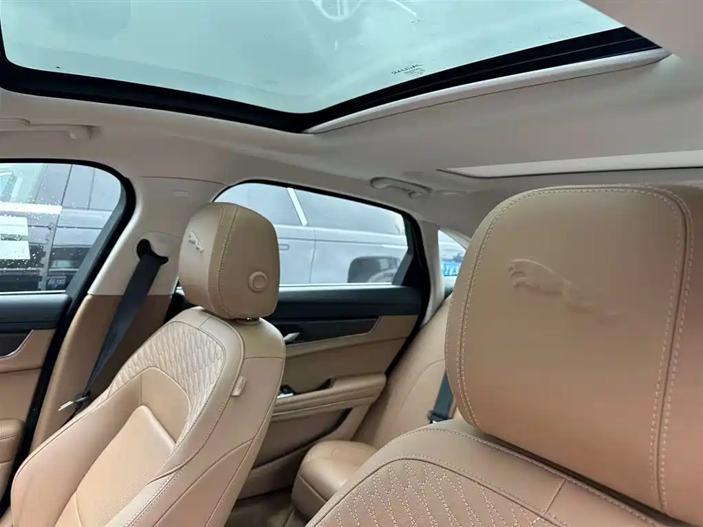 Jaguar XFL 2024 2.0T P250 two-wheel drive exclusive luxury version купить на сайте DeffCars