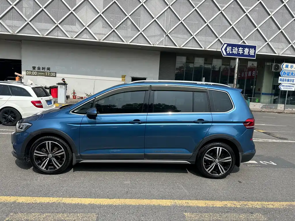 Touran 2018 Touran L 280TSI DSG Extended Edition 7 seats National V купить на сайте DeffCars