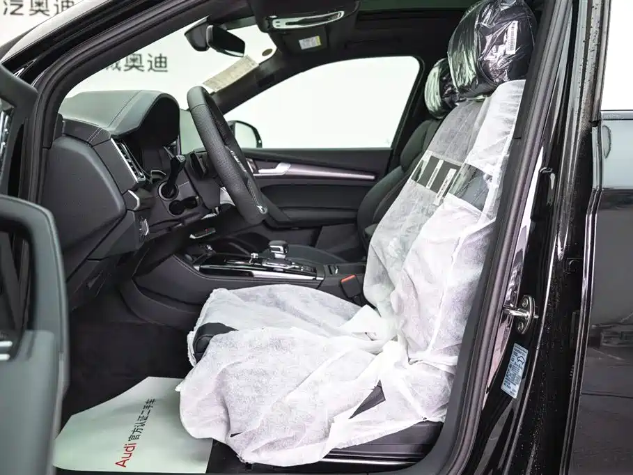 Audi Q5L 2026 45th Anniversary Collector's Edition 45 TFSI Luxurious and Dynamic купить на сайте DeffCars