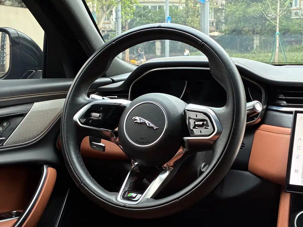 Jaguar XFL 2021 XFL 2.0T P250 two-wheel drive elite sports version купить на сайте DeffCars