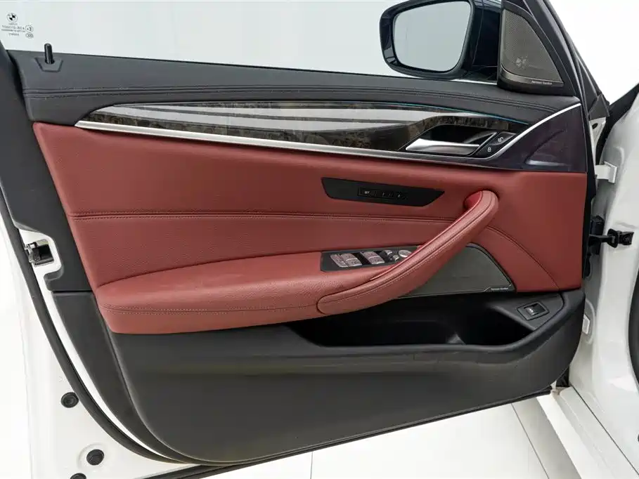 BMW 5 Series 2019 facelift 530Li leading M sports package купить на сайте DeffCars
