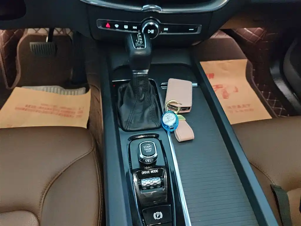 Volvo XC60 2021 T5 four-wheel drive Zhiyi Luxury Edition купить на сайте DeffCars