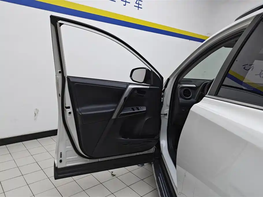 RAV4 Rongfang 2016 2.0L CVT two-wheel drive comfort version National V купить на сайте DeffCars