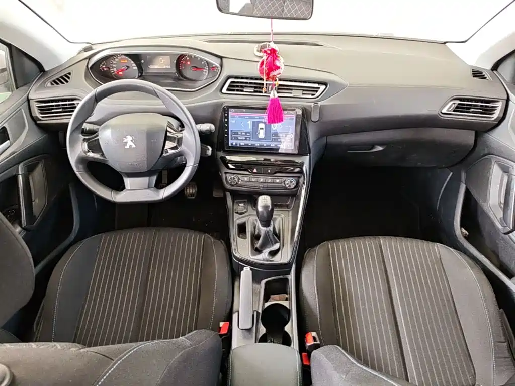 Peugeot 308 2016 1.6L manual fashion version купить на сайте DeffCars