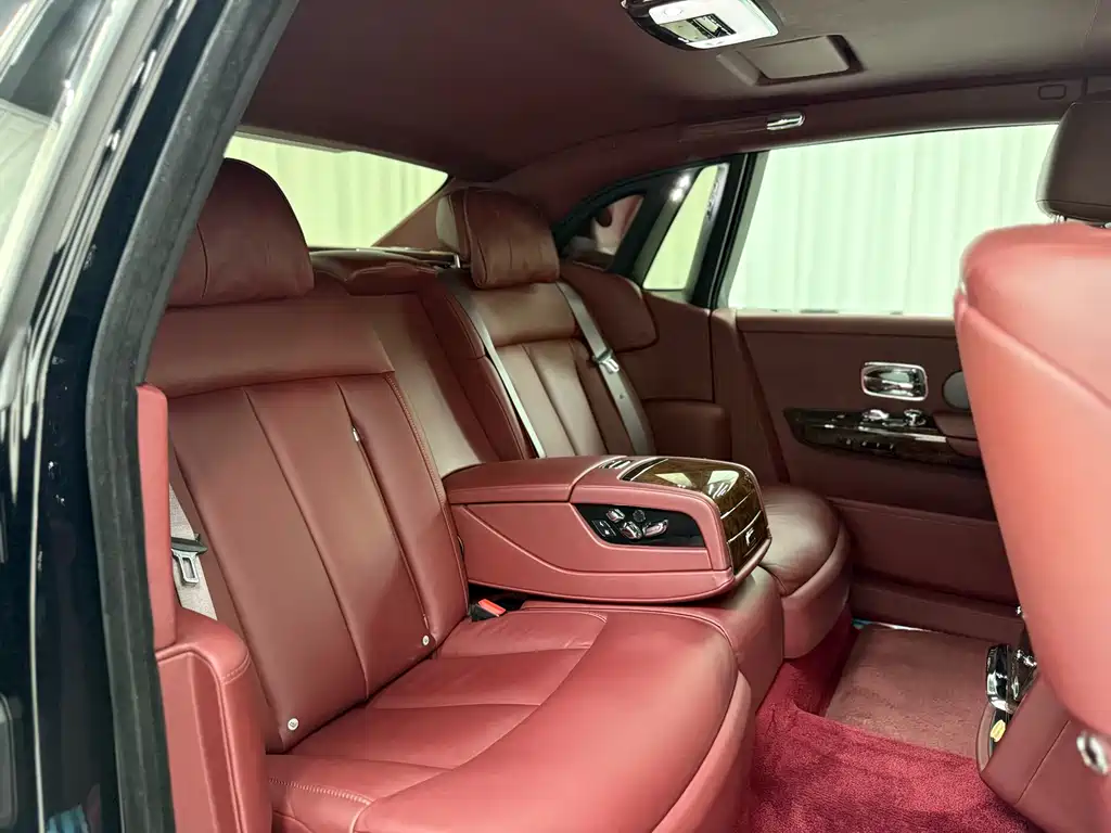 Phantom 2018 6.7T standard wheelbase version купить на сайте DeffCars