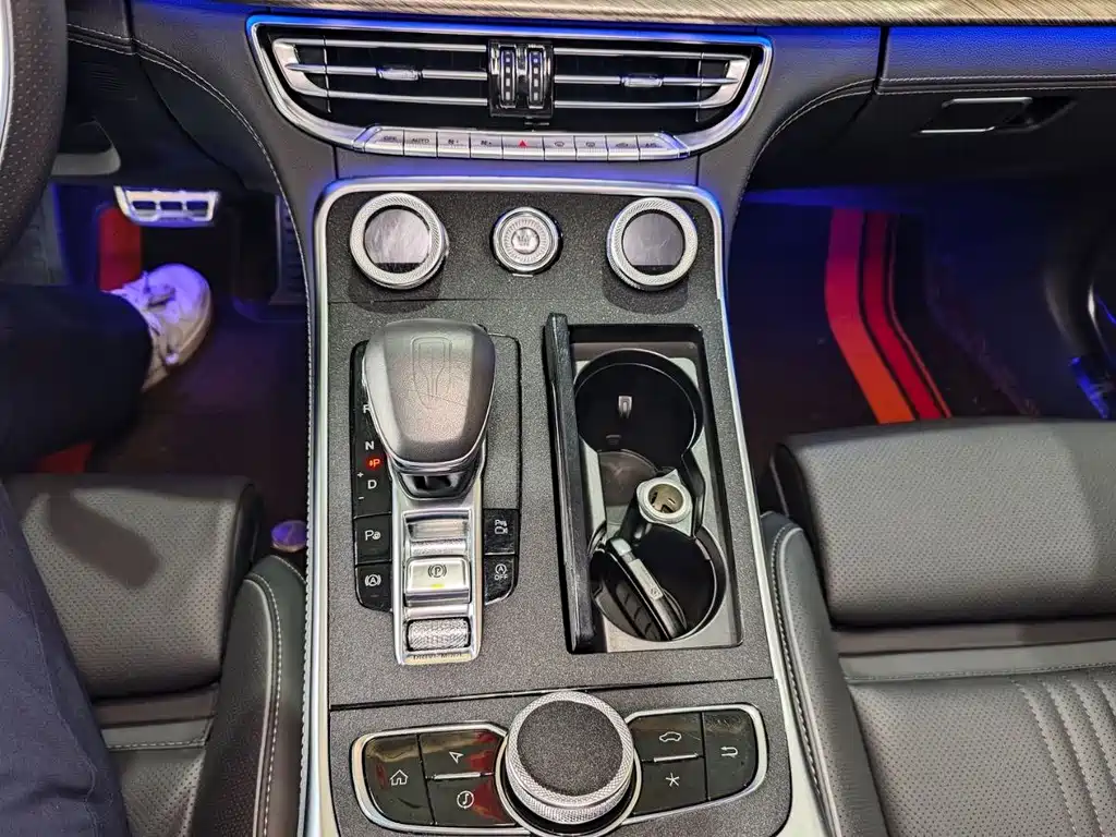 Hongqi H9 2020 2.0T Zhilianqi Chang Edition купить на сайте DeffCars